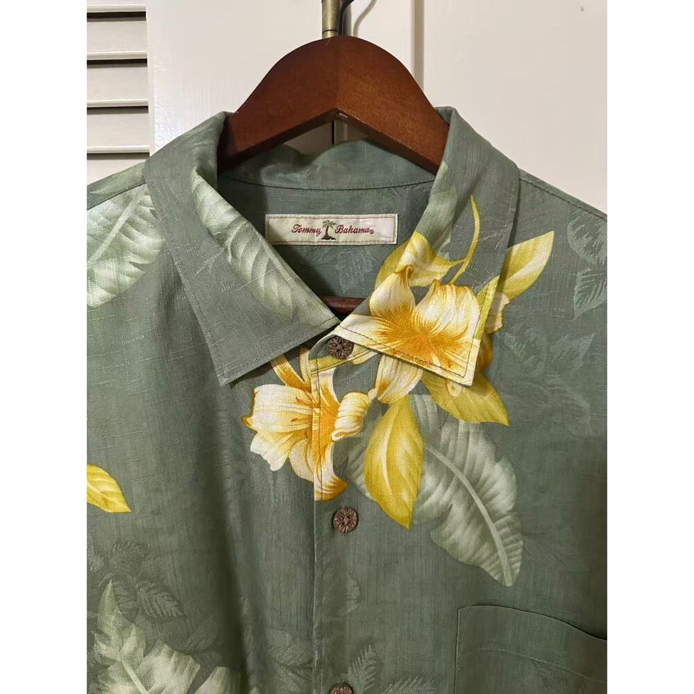 Tommy Bahama Men's XL Silk Hawaiian Camp Shirt Gray Green Floral Short Sleeve